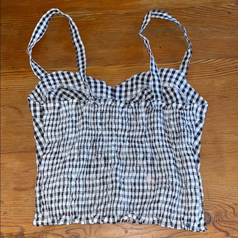 Cute crop top! - Picture 2 of 3